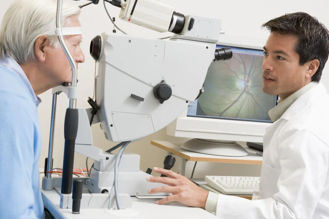 Zdjęcie Badanie dna oka: 7 groźnych chorób, które może wykryć