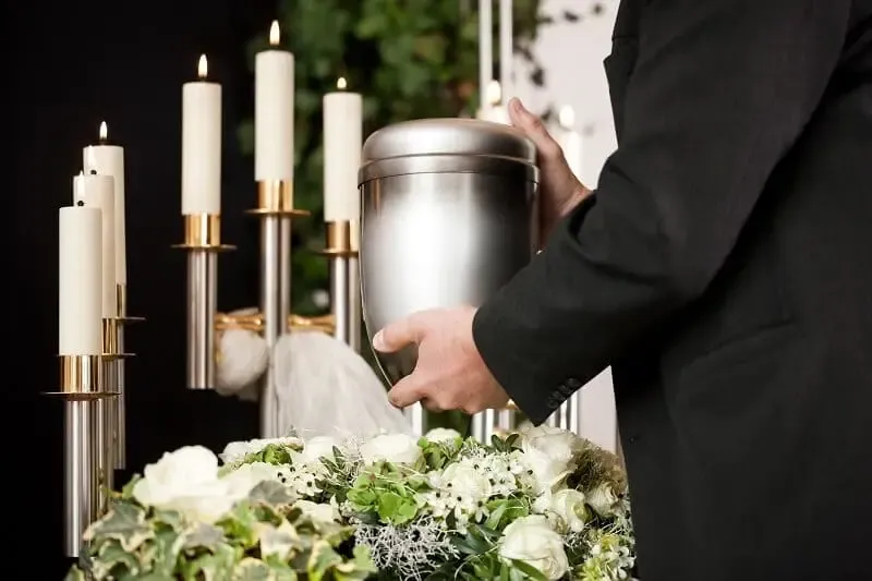 Zdjęcie Czy Kościół katolicki dopuszcza kremacje i jakie są zasady tej praktyki?