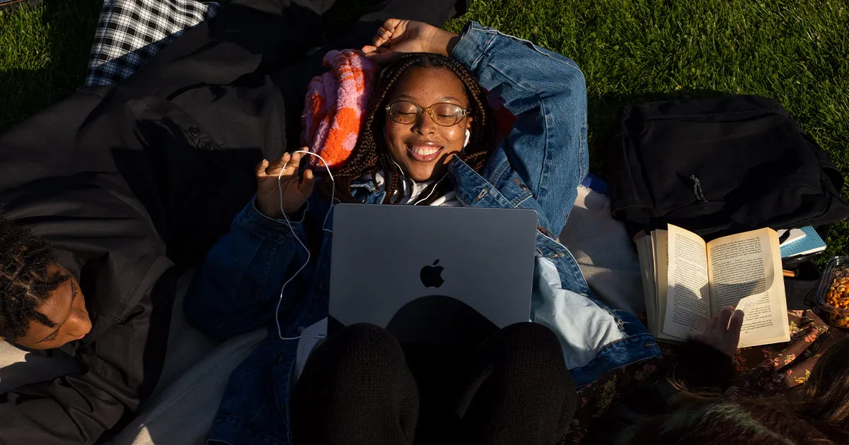Zdjęcie Zniżka edukacyjna Apple do kiedy? Sprawdź, by nie przegapić okazji