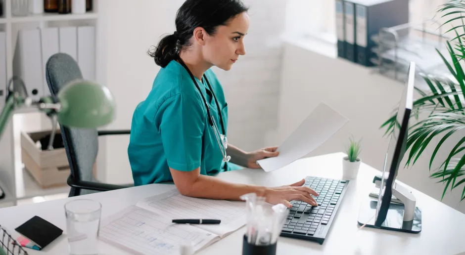 Zdjęcie Czy pracodawca widzi od jakiego lekarza jest zwolnienie? Oto prawda