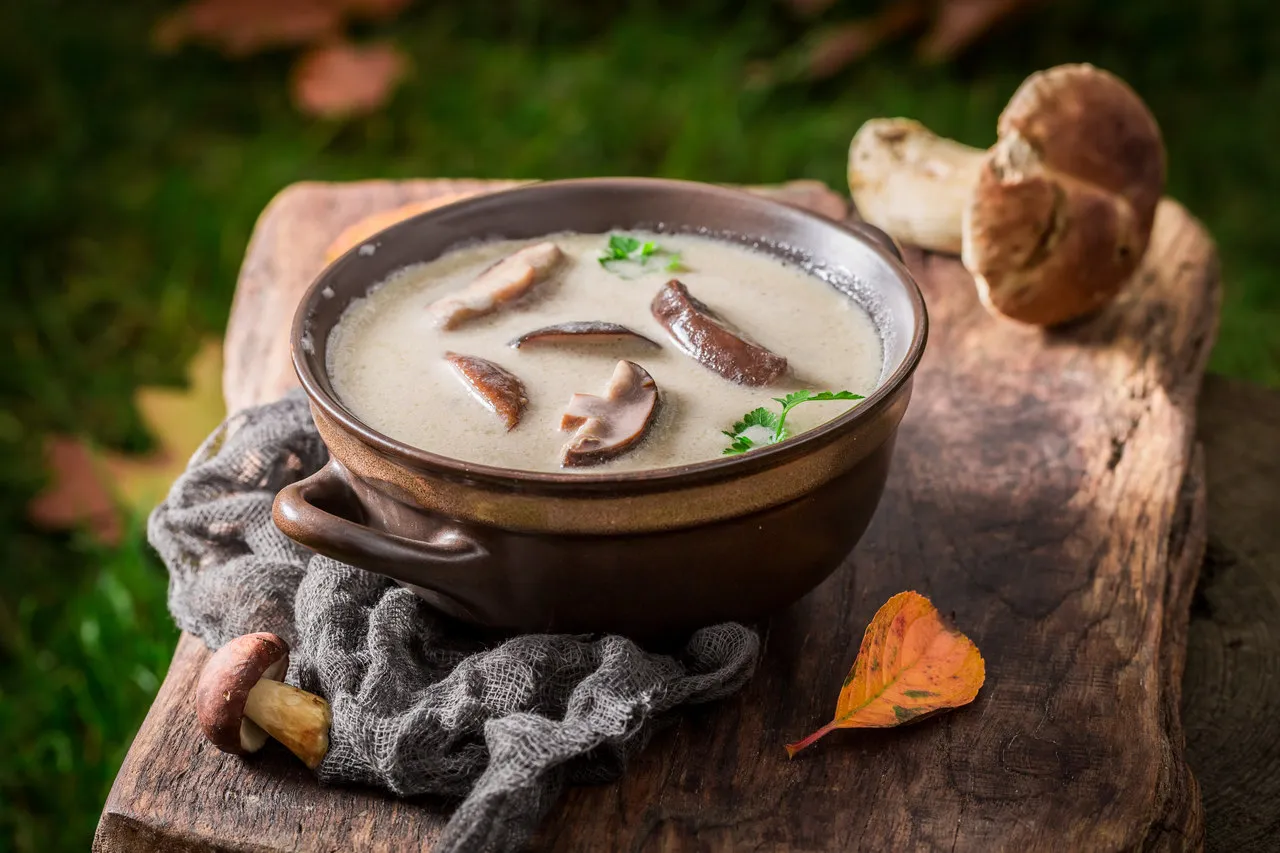 Zdjęcie Co dodać do zupy grzybowej, aby zaskoczyć smakiem i aromatem?