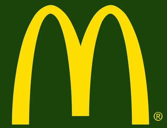 Zdjęcie Czy na lotnisku w Katowicach jest McDonald's? Sprawdź, co oferuje