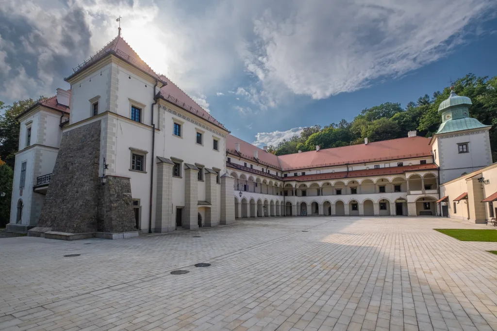 Zdjęcie Najlepsze atrakcje w Suchej Beskidzkiej, które musisz zobaczyć