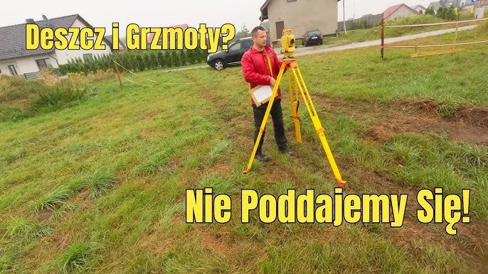 Zdjęcie Geodeta mierzy działkę: Jak wygląda pomiar krok po kroku?