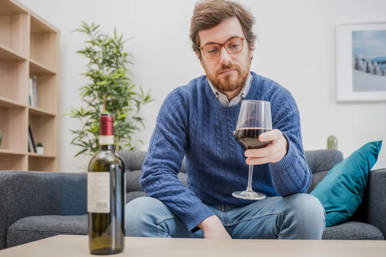 Zdjęcie Objawy alergii na alkohol – jak rozpoznać i co robić, gdy się pojawią?