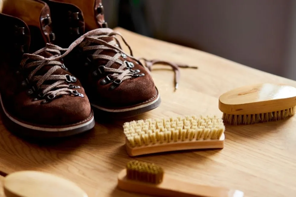 Zdjęcie Skuteczne sposoby na to, czym się czyści zamsz, aby go nie zniszczyć