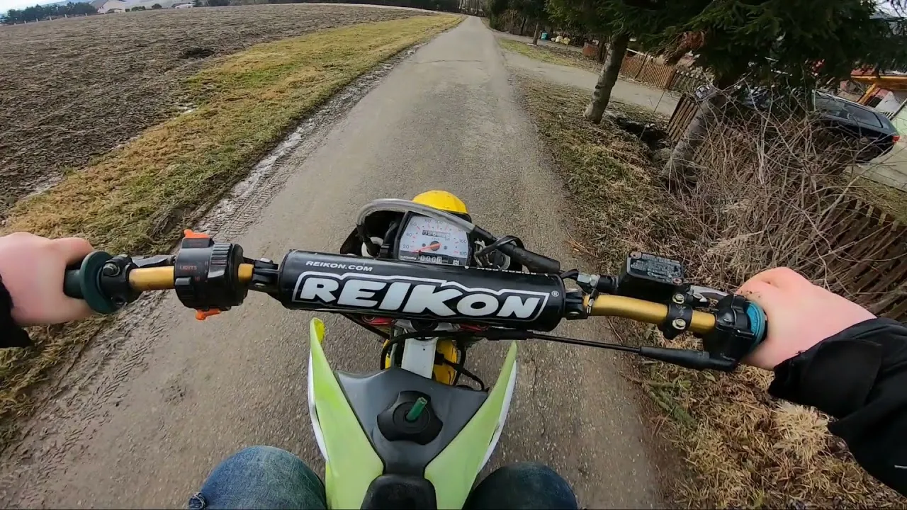 Zdjęcie Husqvarna WR 250 - pełne specyfikacje, opinie i porównania modeli