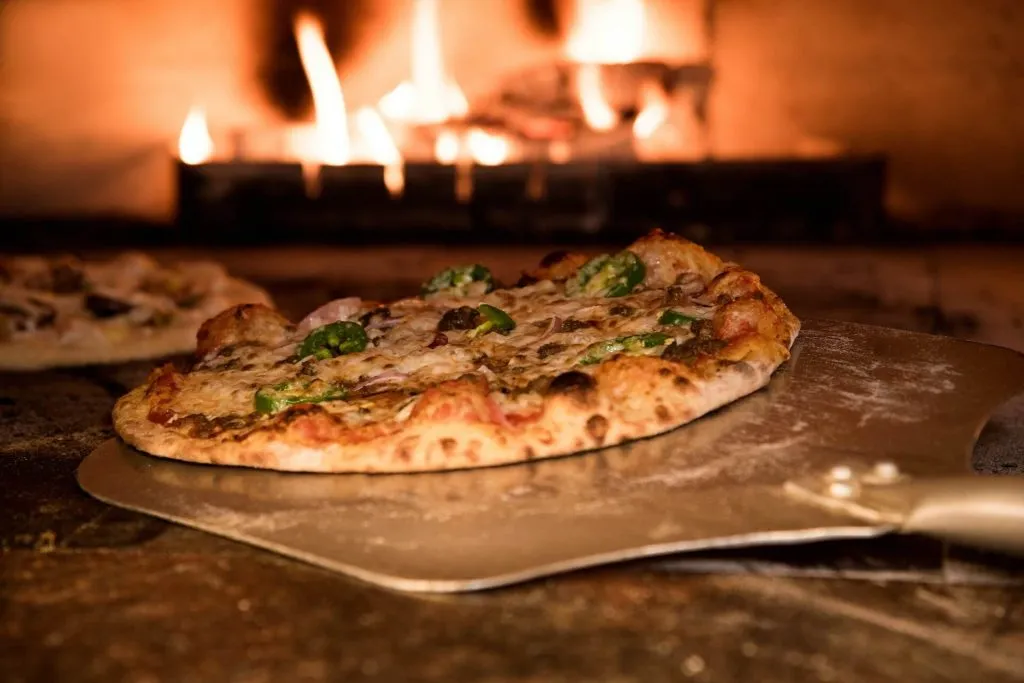Zdjęcie Z jakiego kraju pochodzi pizza? Odkryj jej niezwykłą historię