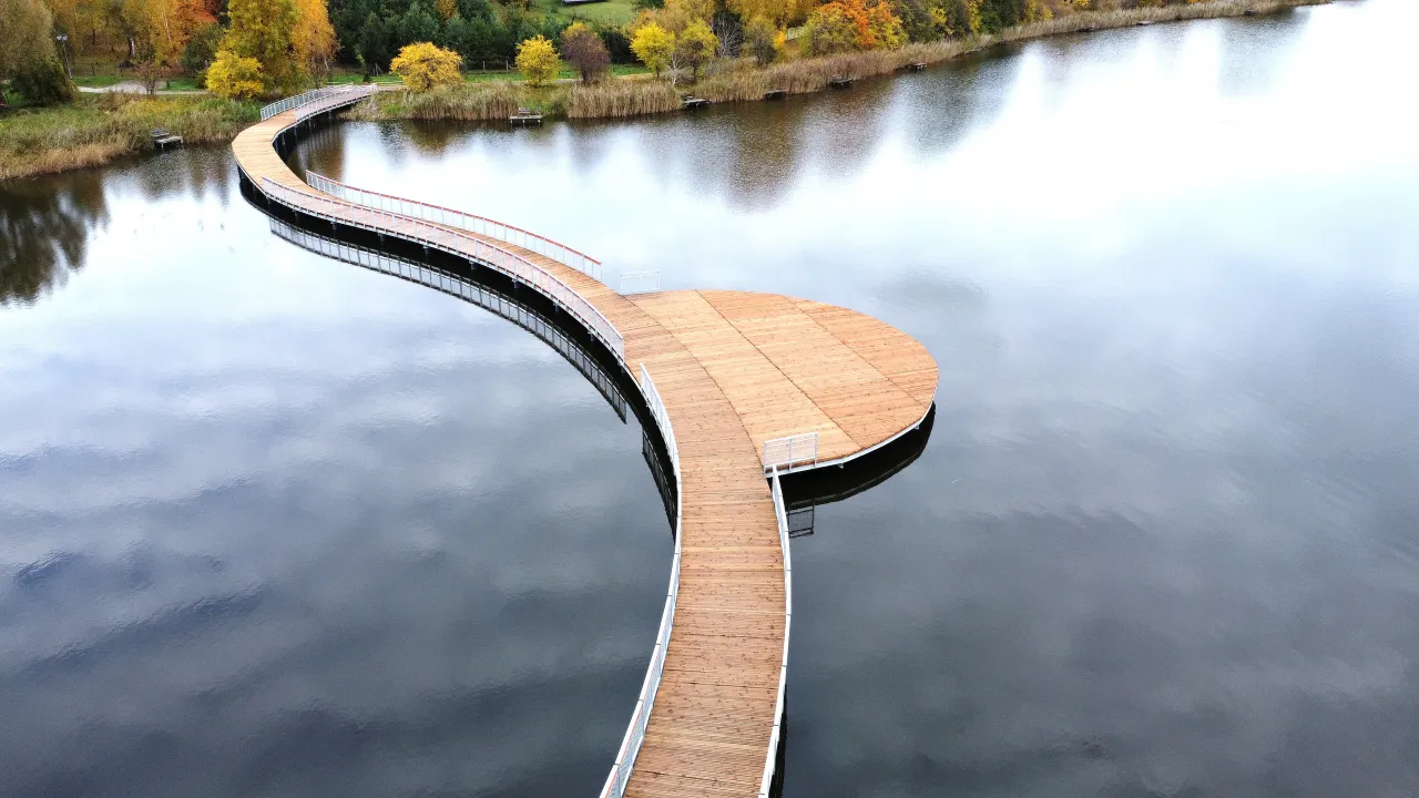 Jezioro Głęboczek Tuchola plaża molo rodzina