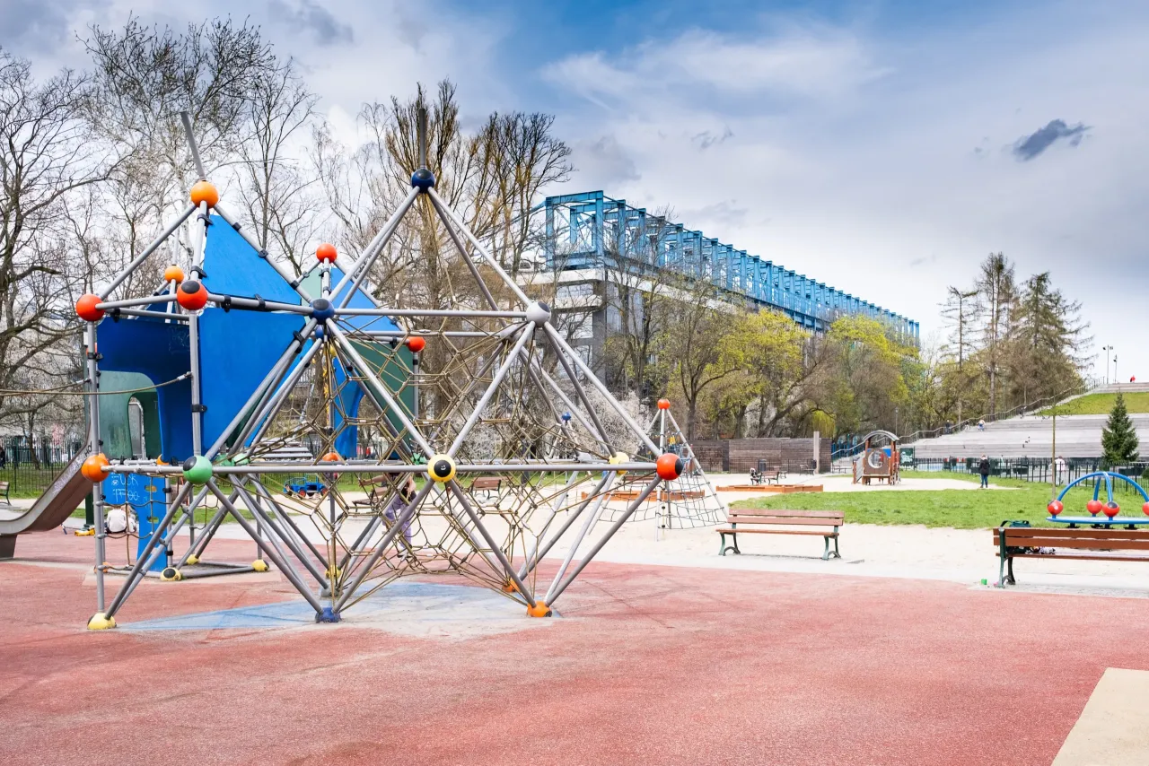 Park Jordana plac zabaw zima lato