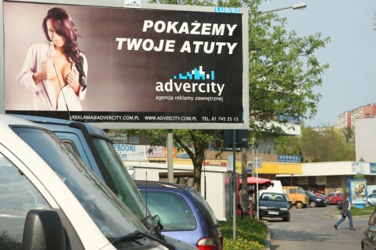 Modelka w kampanii reklamowej billboard