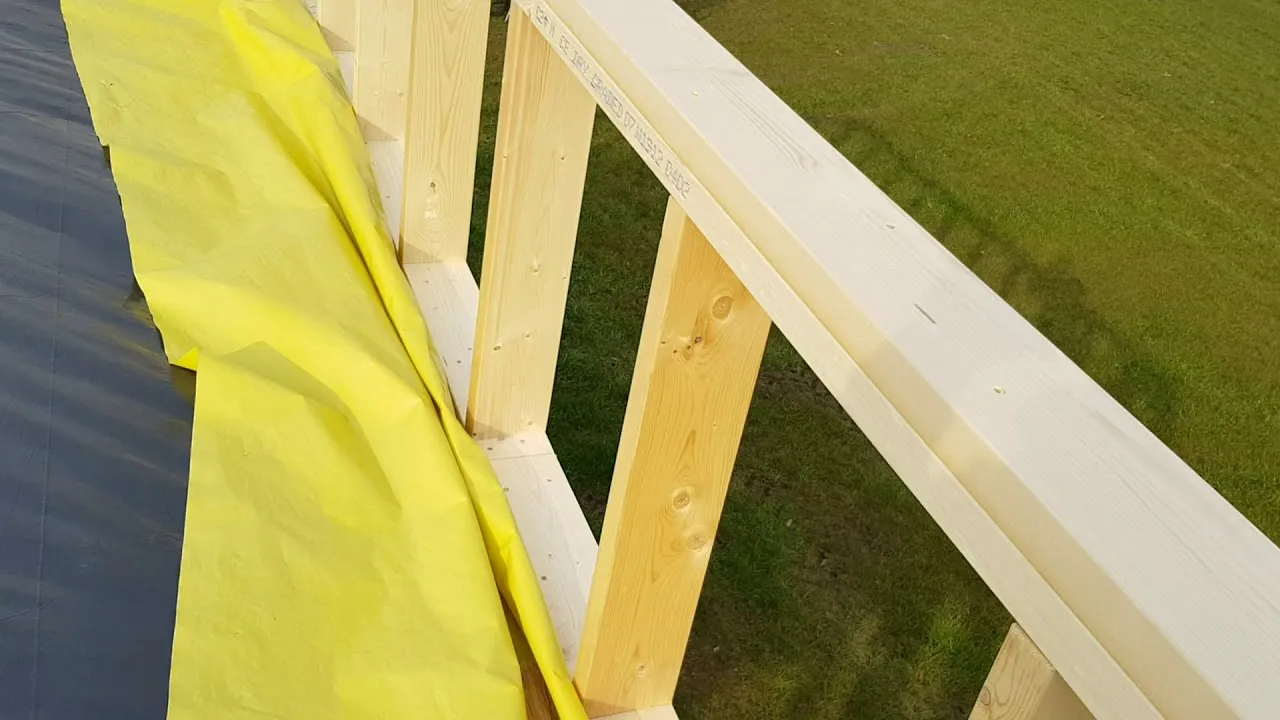 budowa ścianki kolankowej w domu drewnianym