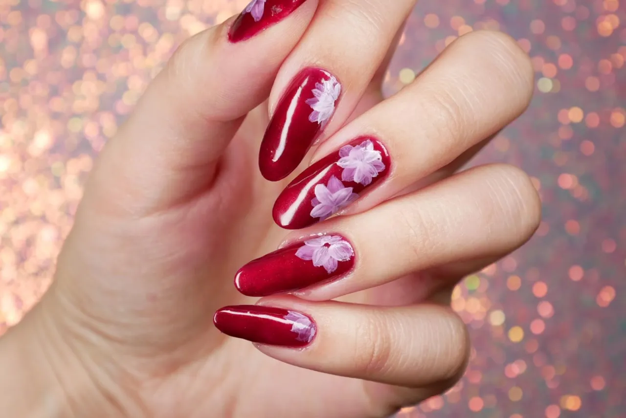najczęstsze błędy malowanie paznokci kwiaty