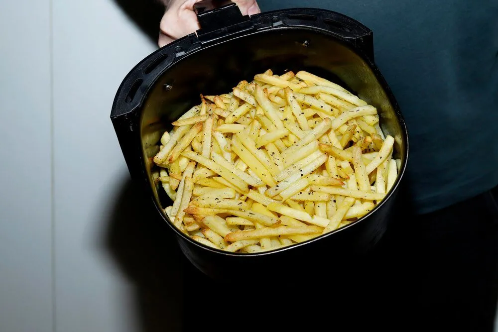 frytki w koszu airfryera