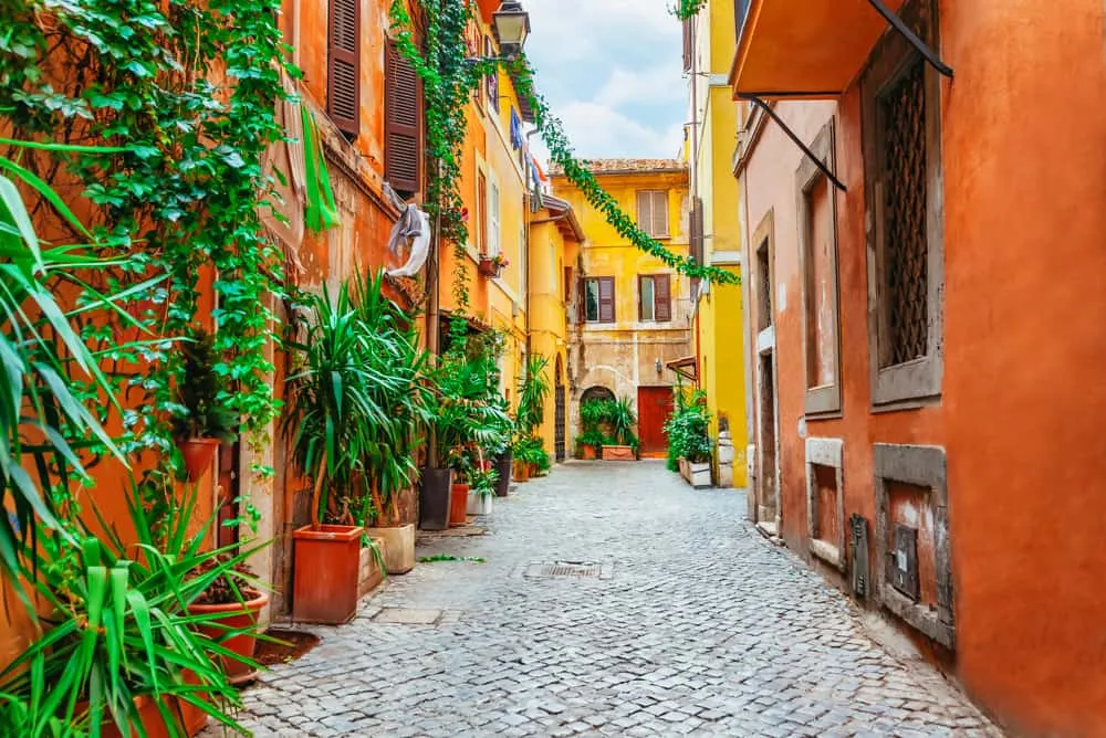 Urokliwe uliczki rzymskiej dzielnicy Trastevere