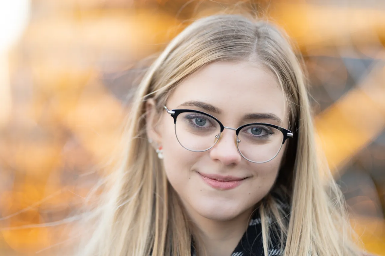 portret wykonany obiektywem kitowym 55mm