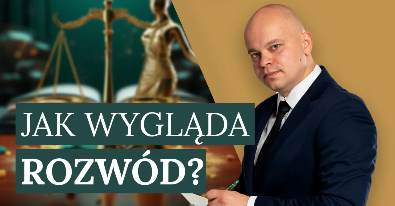 Prawnik w garniturze obok wagi sprawiedliwości i tekstu 