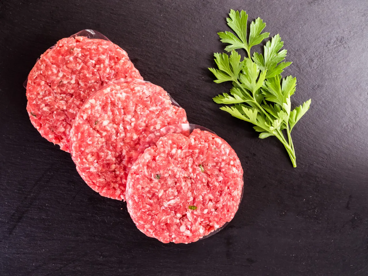 Diversi tagli di carne per hamburger