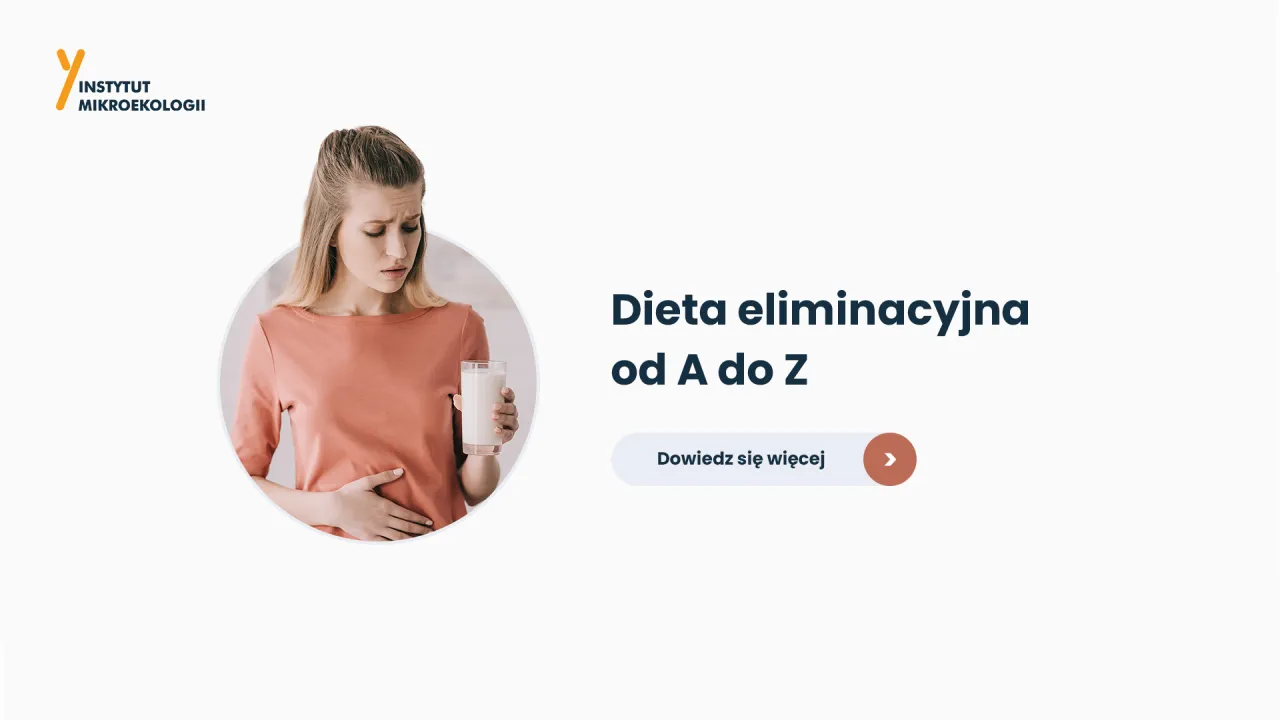 Kobieta z b&oacute;lem brzucha trzymająca szklankę mleka. Dowiedz się o diecie eliminacyjnej od A do Z.
