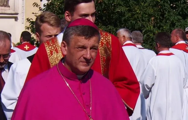 dyspensa od biskupa proces