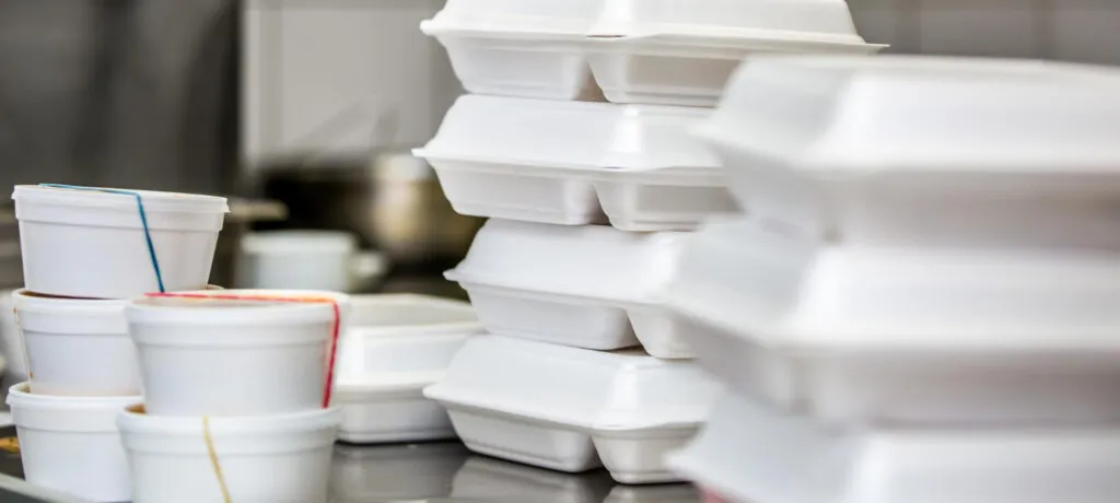 r&oacute;żne rodzaje styropianu odpady segregacja