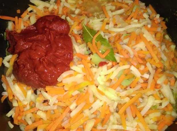 świeże warzywa do ryby po grecku włoszczyzna por cebula