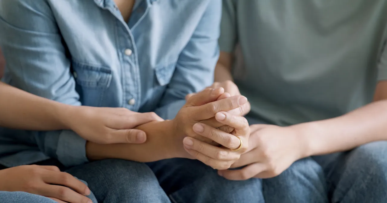 Mężczyzna pewny siebie i empatyczny