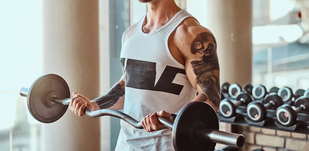 świeży tatuaż i siłownia konflikt