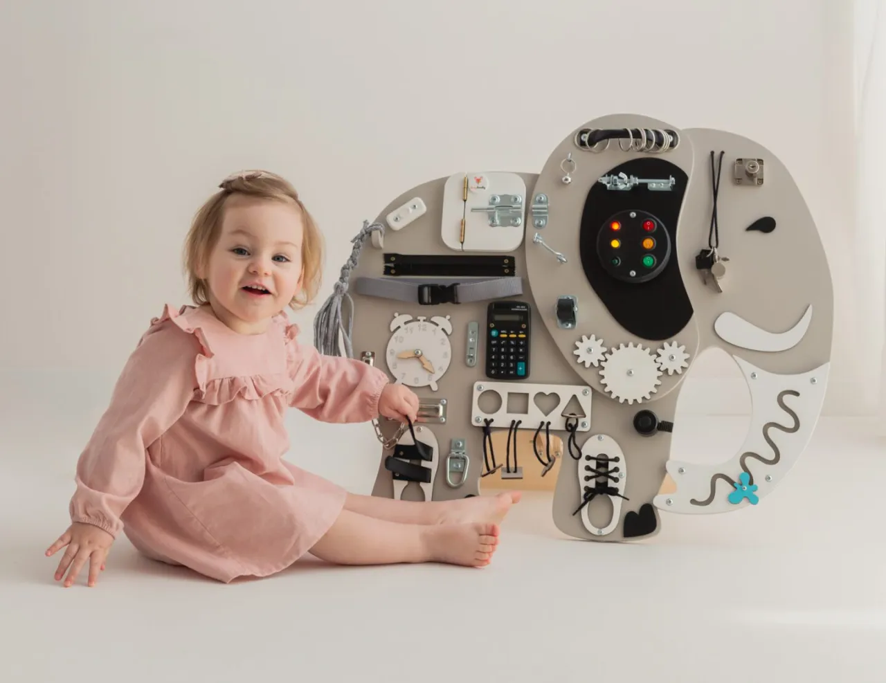 Tablica manipulacyjna dla rocznego dziecka