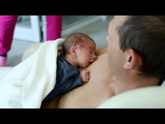 tata kangurowanie dziecka w szpitalu