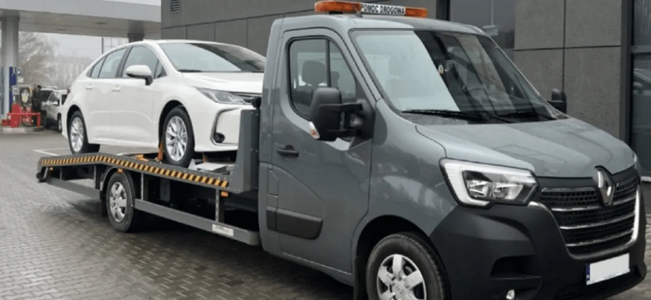 laweta holowanie samochodu uszkodzonego