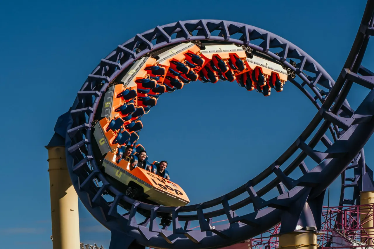 Fabrikus World Vias parc attractions montagnes russes