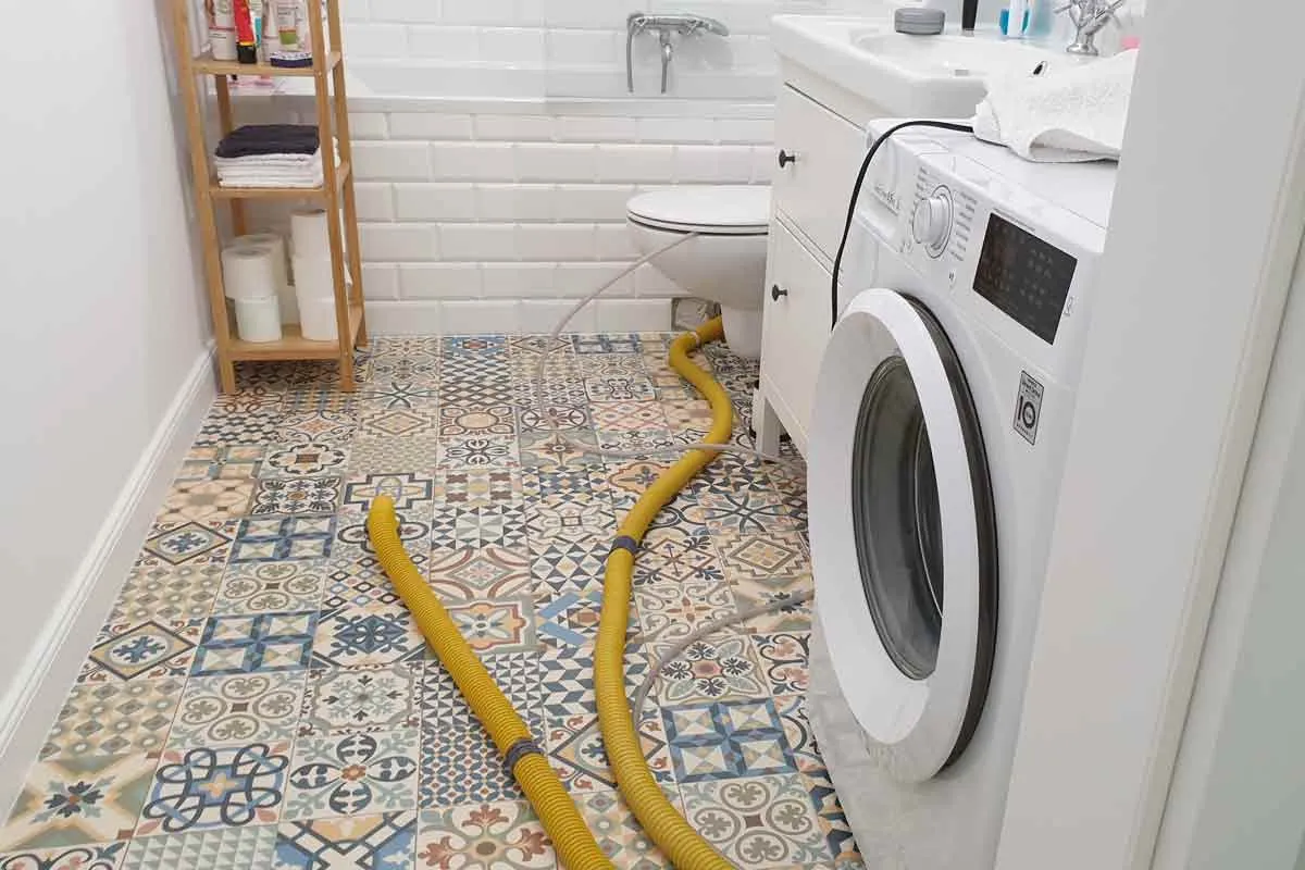 zalane mieszkanie stres pierwsze kroki