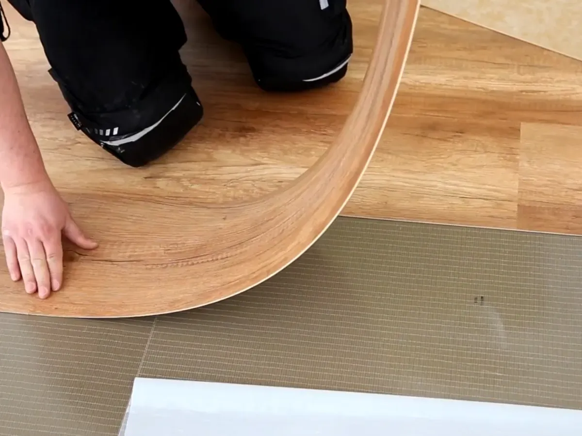 rodzaje podkład&oacute;w pod panele winylowe por&oacute;wnanie