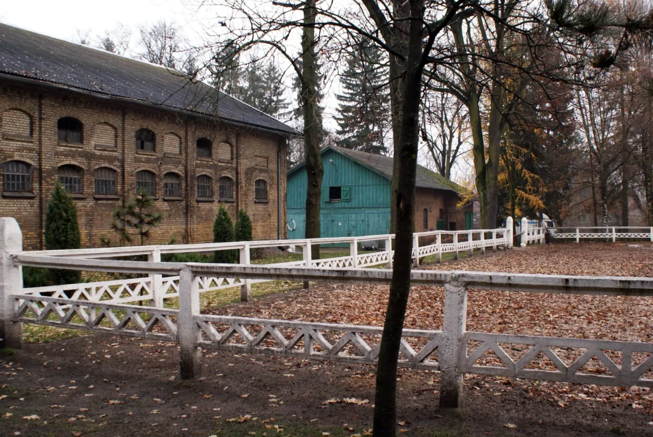 Stadnina Koni Dobrzyniewo budynek gł&oacute;wny