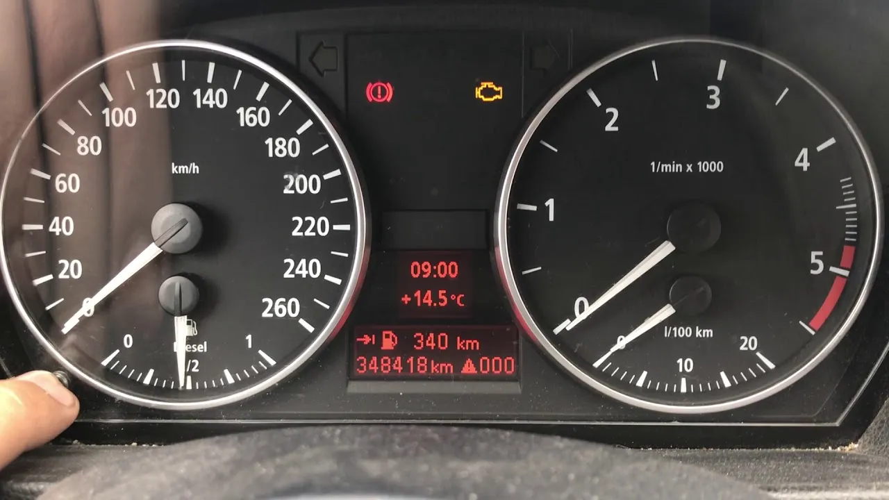 BMW E90 deska rozdzielcza przycisk kasowania przebiegu