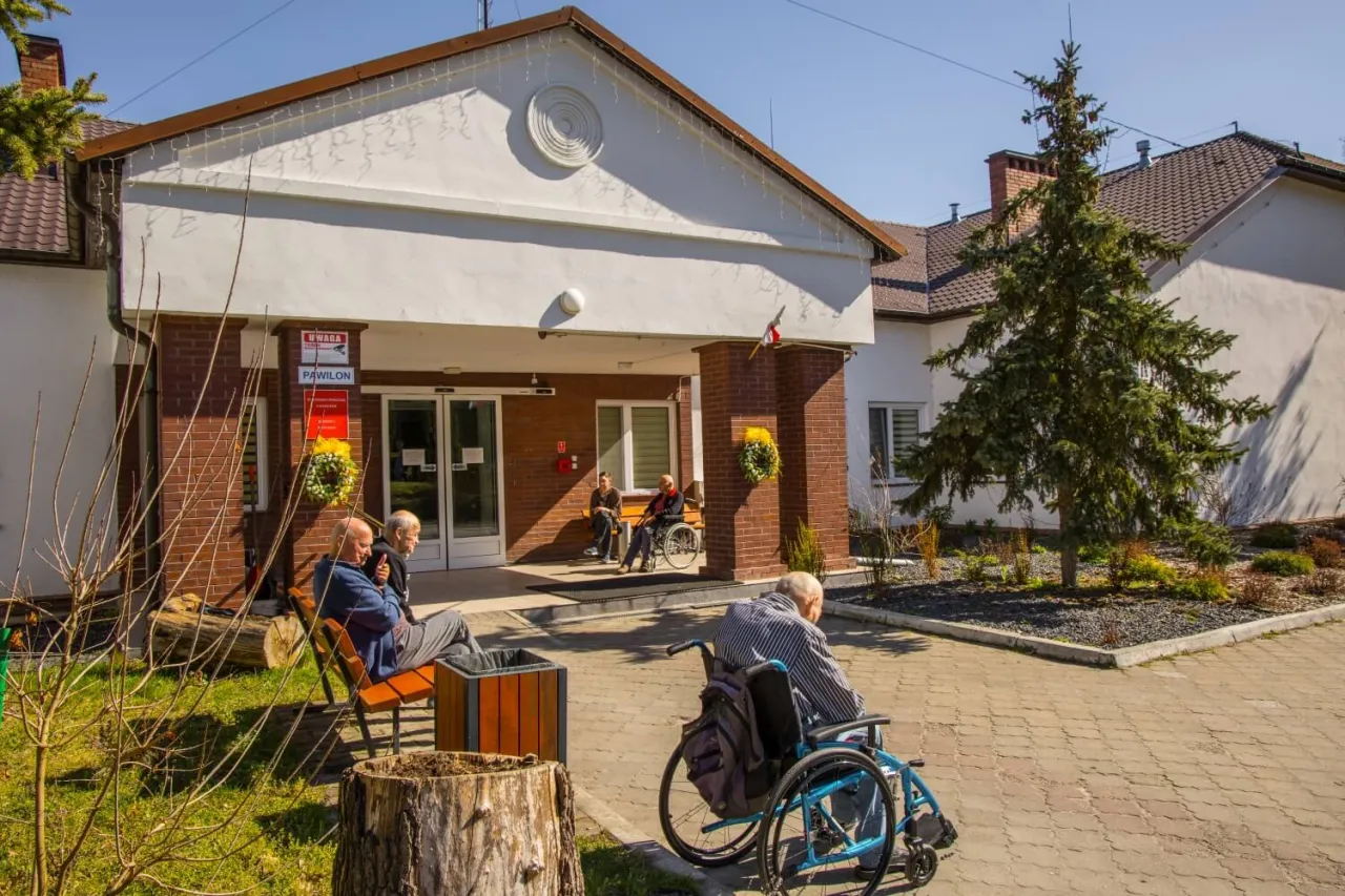 Dom Pomocy Społecznej Koszelew budynek zewnętrzny