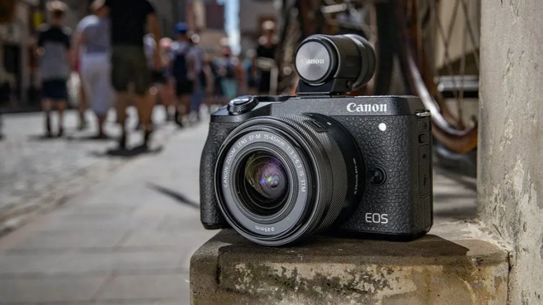 fotograf amator z bezlusterkowcem