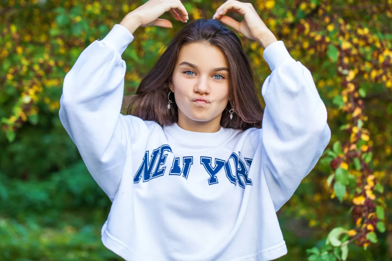 Usuwanie nadruku z bluzy chemikaliami