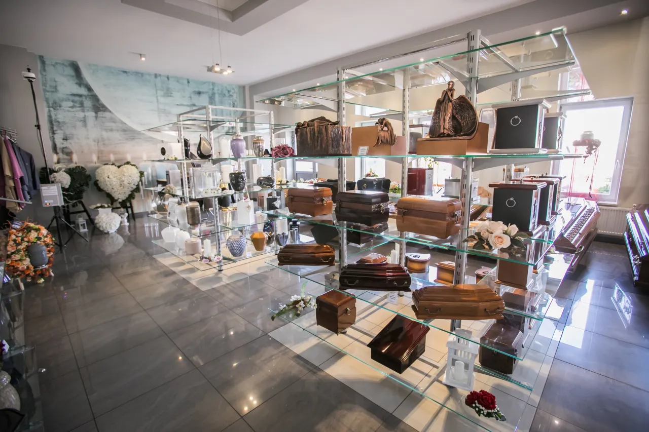 tradycyjna klepsydra pogrzebowa