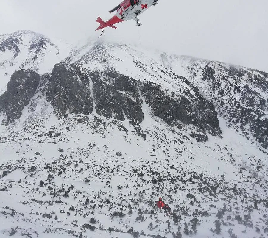 Akcja ratunkowa w słowackich Tatrach helikopter HZS