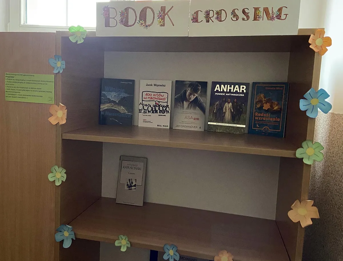 bookcrossing p&oacute;łka z książkami