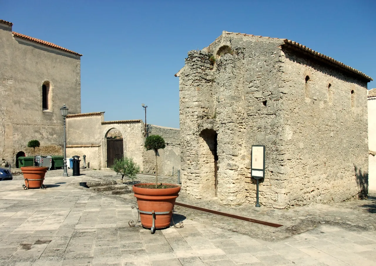 Gerace katedra normańska miasteczko na wzgórzu