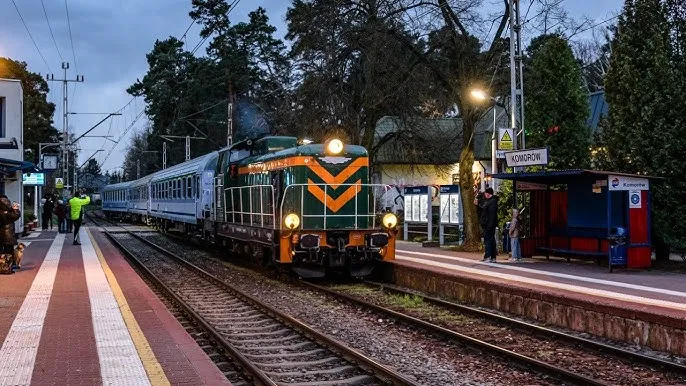 pociąg PKP Intercity na torach