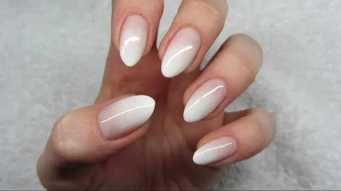 Manicure ukrywający odrost baby boomer french nude