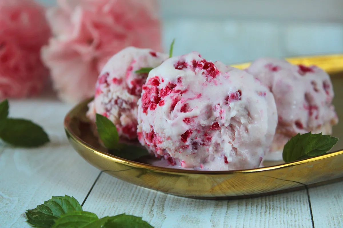 domowe lody malinowe bez maszynki