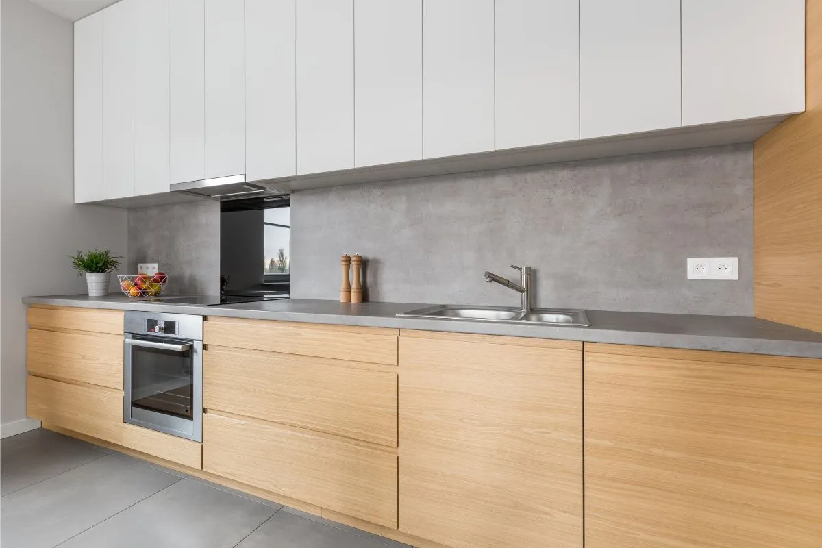 Beton architektoniczny w kuchni, płyty i tynk