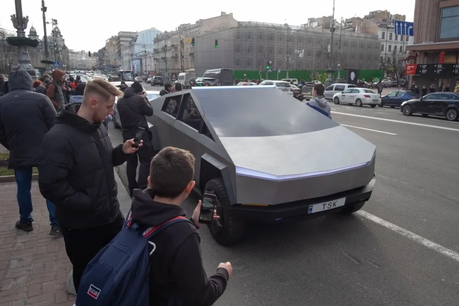Tesla Cybertruck na ulicy