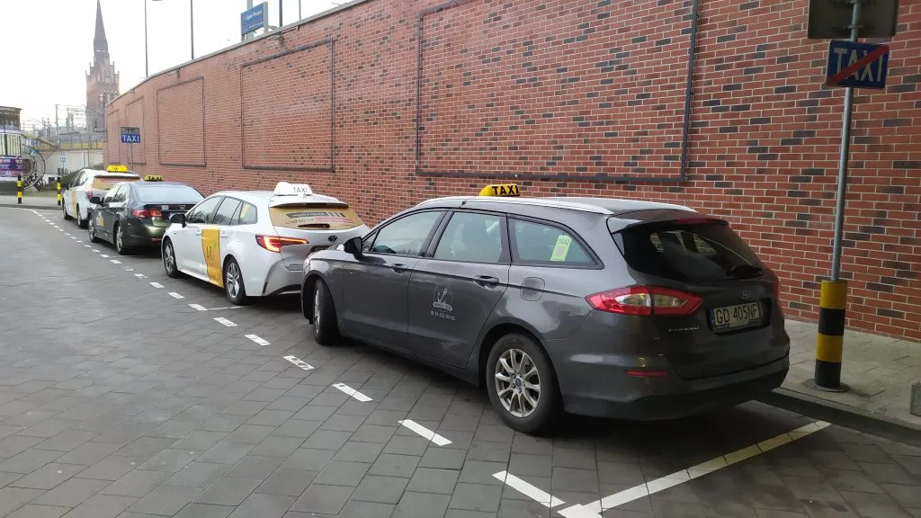 Taks&oacute;wki Gdańsk lotnisko post&oacute;j