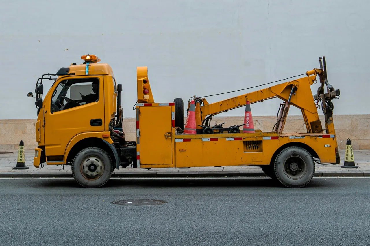 Holowanie ciężar&oacute;wki z przyczepą zakaz